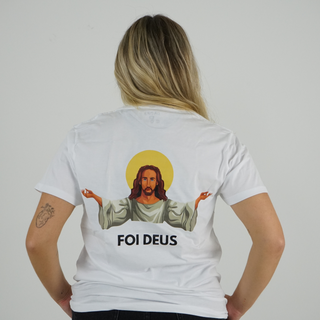 T-Shirt Branca Com Estampado Cómico  "Foi Deus"