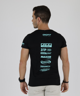 T-Shirt Preta De  Competição Com Patrocinadores ONOFF