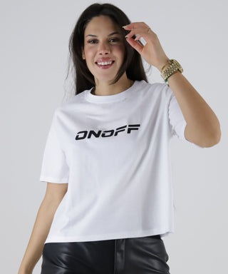 T-Shirt Crop Top Branca, Com Estampado Em Várias Cores