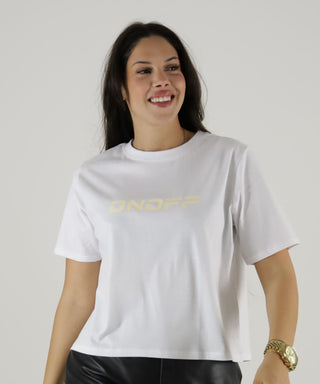T-Shirt Crop Top Branca, Com Estampado Em Várias Cores