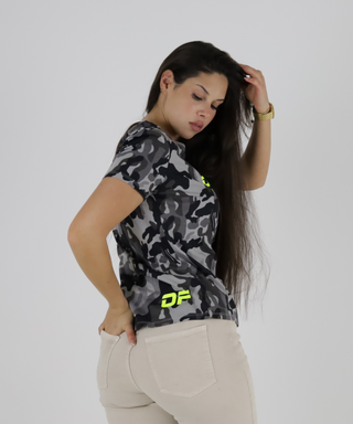 T-Shirt Camuflada Com Estampado Fluor
