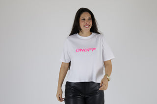 T-Shirt Crop Top Branca, Com Estampado Em Várias Cores
